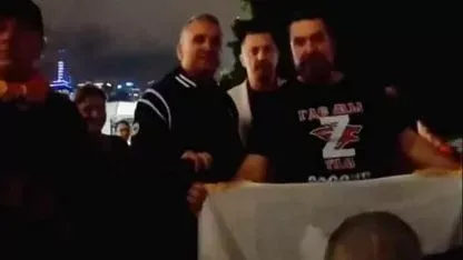 El polémico posado del padre de Djokovic con simpatizantes de Putin y el símbolo militar 'Z'