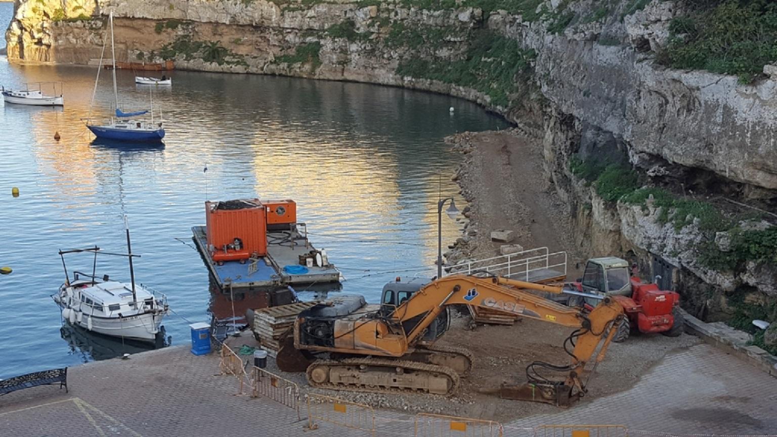 ES CASTELL. MEDIO AMBIENTE. El GOB denuncia el daÃ±o que provoca la pasarela de Es Castell.