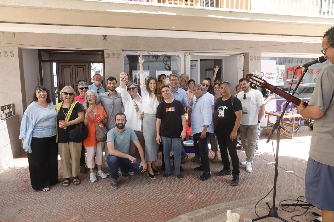 Ambiente festivo en el acto de Unidas Podemos en el Camí des Castell de Maó
