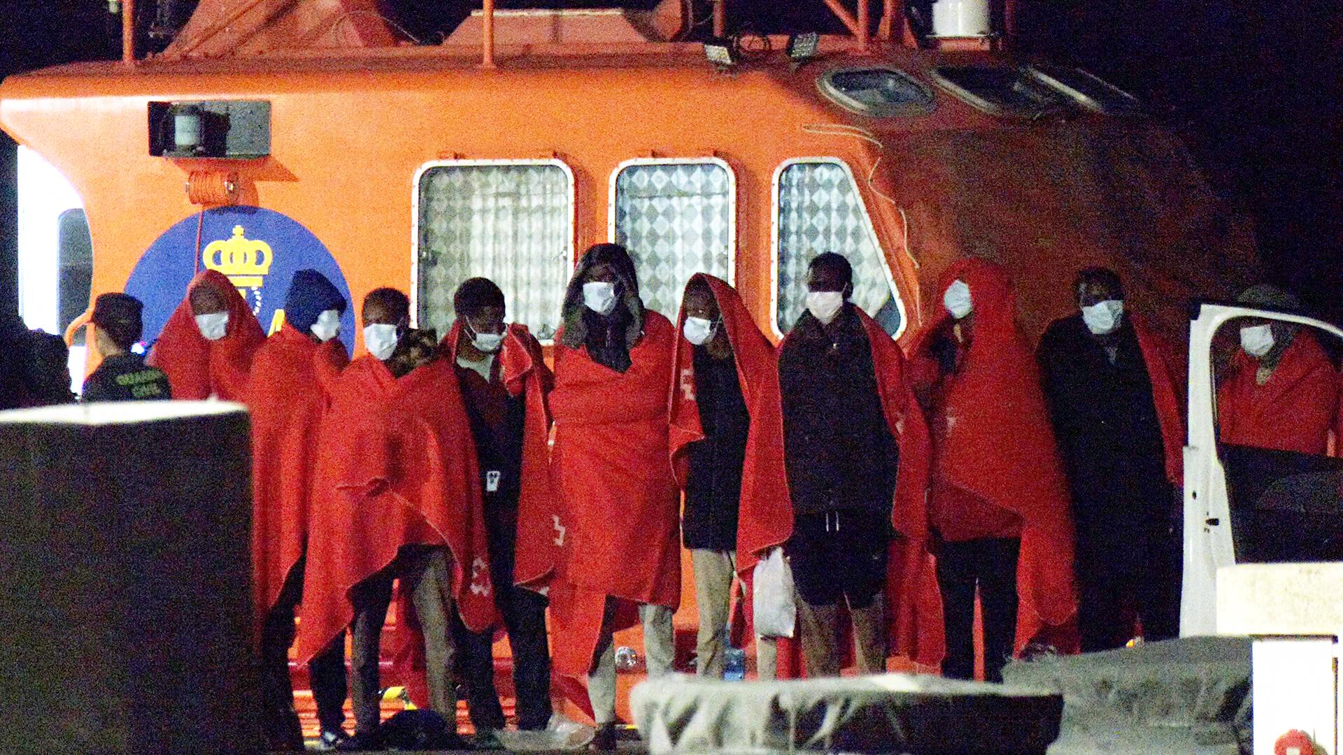 PALMA. INMIGRACION. Nuevo goteo de pateras con un centenar de personas interceptadas. Llegadas. En la imagen superior, migrantes