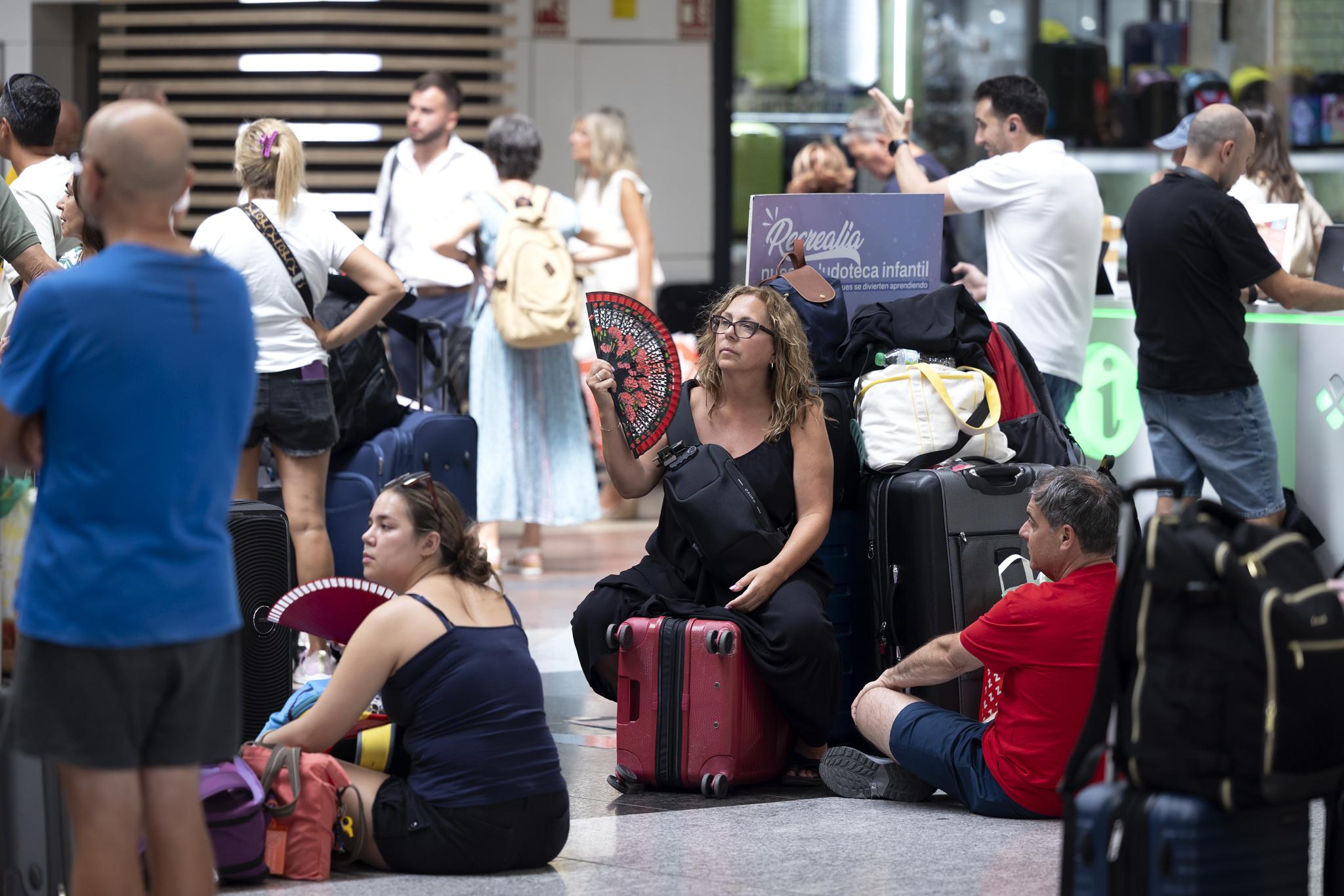 Más de 15.000 pasajeros afectados por un corte de 15 horas en los trenes Madrid-AndalucÃa