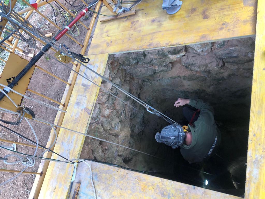 Exhumación en el Pou de Àguila en Llucmajor donde los falangistas arrojaban a sus víctimas, alguna de ellas viva | Foto: CAIB